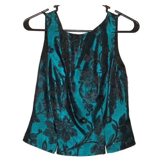 NWT beautiful top! ** - Picture 1 of 8